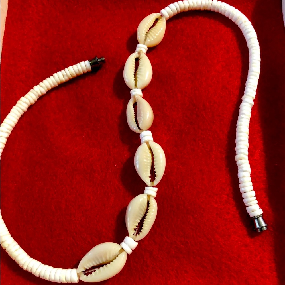 Screw Clasp Shell necklace